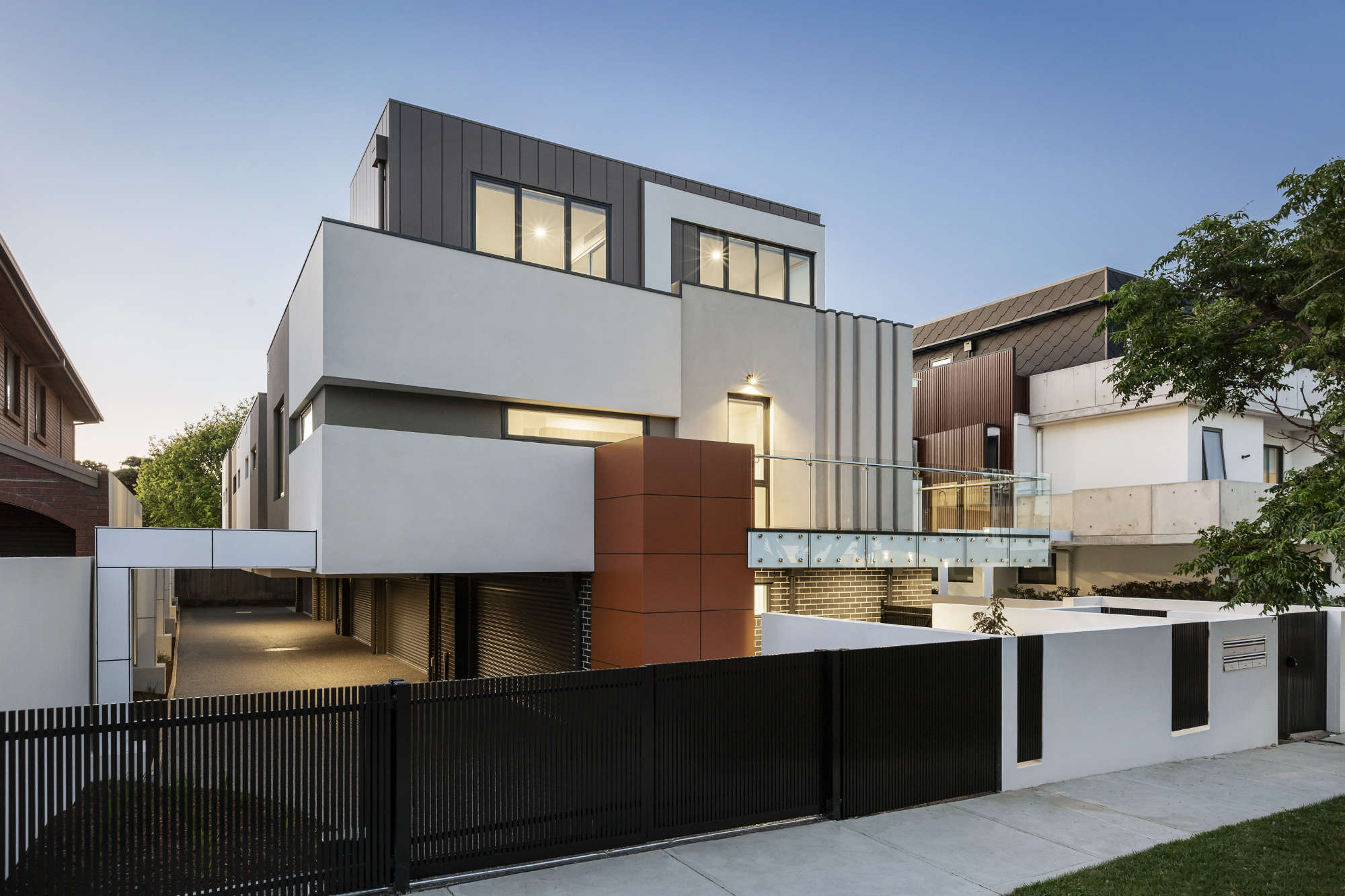 modern-house-facade-C8VH66F.jpg